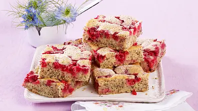 Mohn-Johannisbeer-Kuchen Rezept - Foto: LECKER @ Bauer Media Group