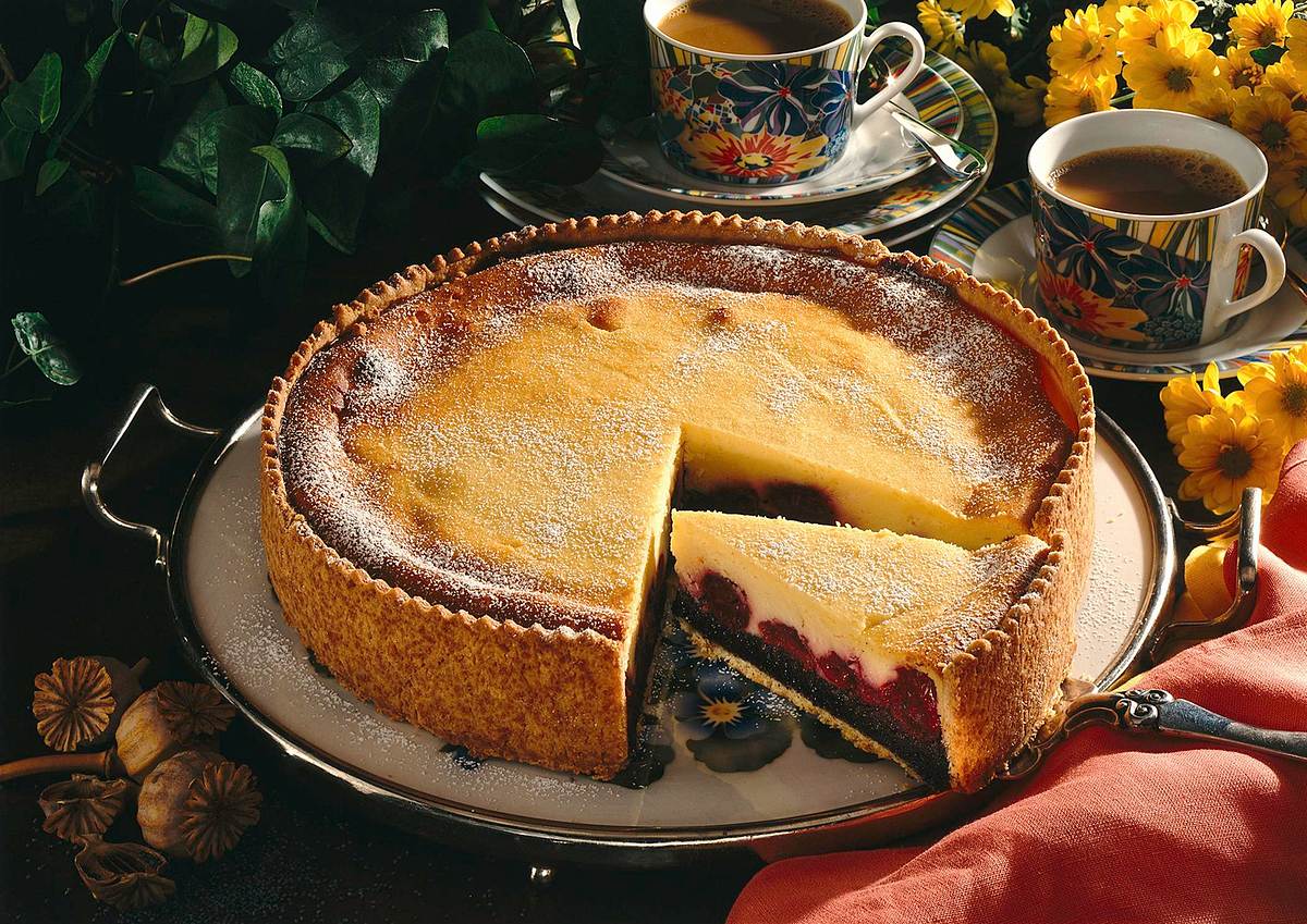 Mohn-Käsekuchen mit Kirschen Rezept