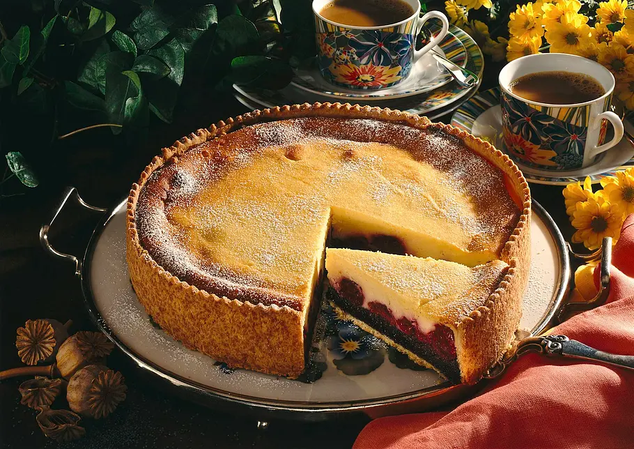 Mohn-Käsekuchen mit Kirschen Rezept Mohn-Käsekuchen mit Kirschen Rezept