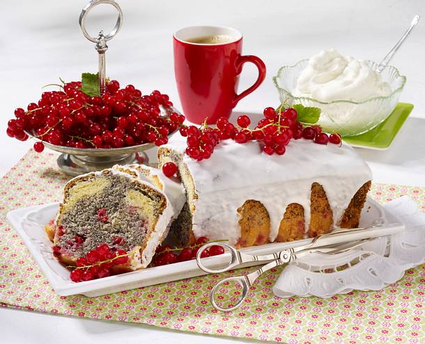 Mohn-Kastenkuchen mit Johannisbeeren Rezept Mohn-Kastenkuchen mit Johannisbeeren Rezept