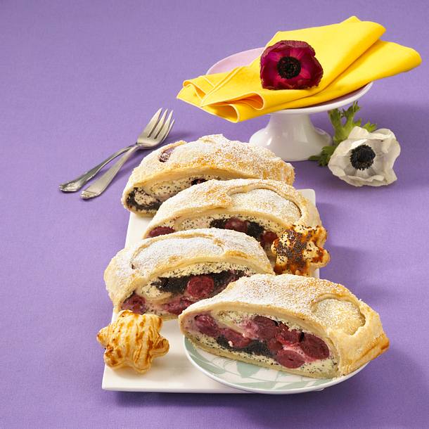 Mohn-Kirsch-Strudel Rezept Mohn-Kirsch-Strudel Rezept
