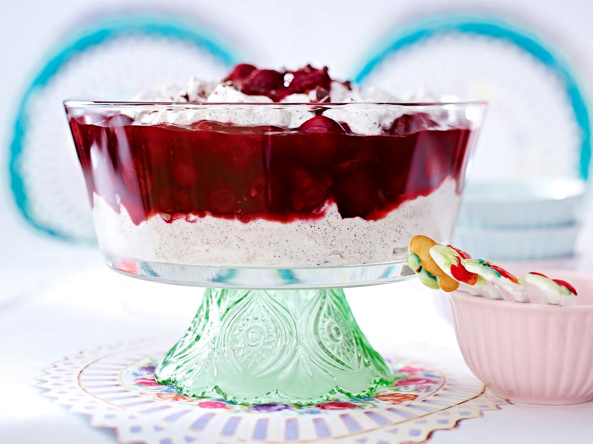 Mohn-Marzipan-Creme mit Kirschen