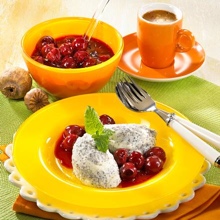 Mohn-Mousse mit Kirschen Rezept Mohn-Mousse mit Kirschen Rezept