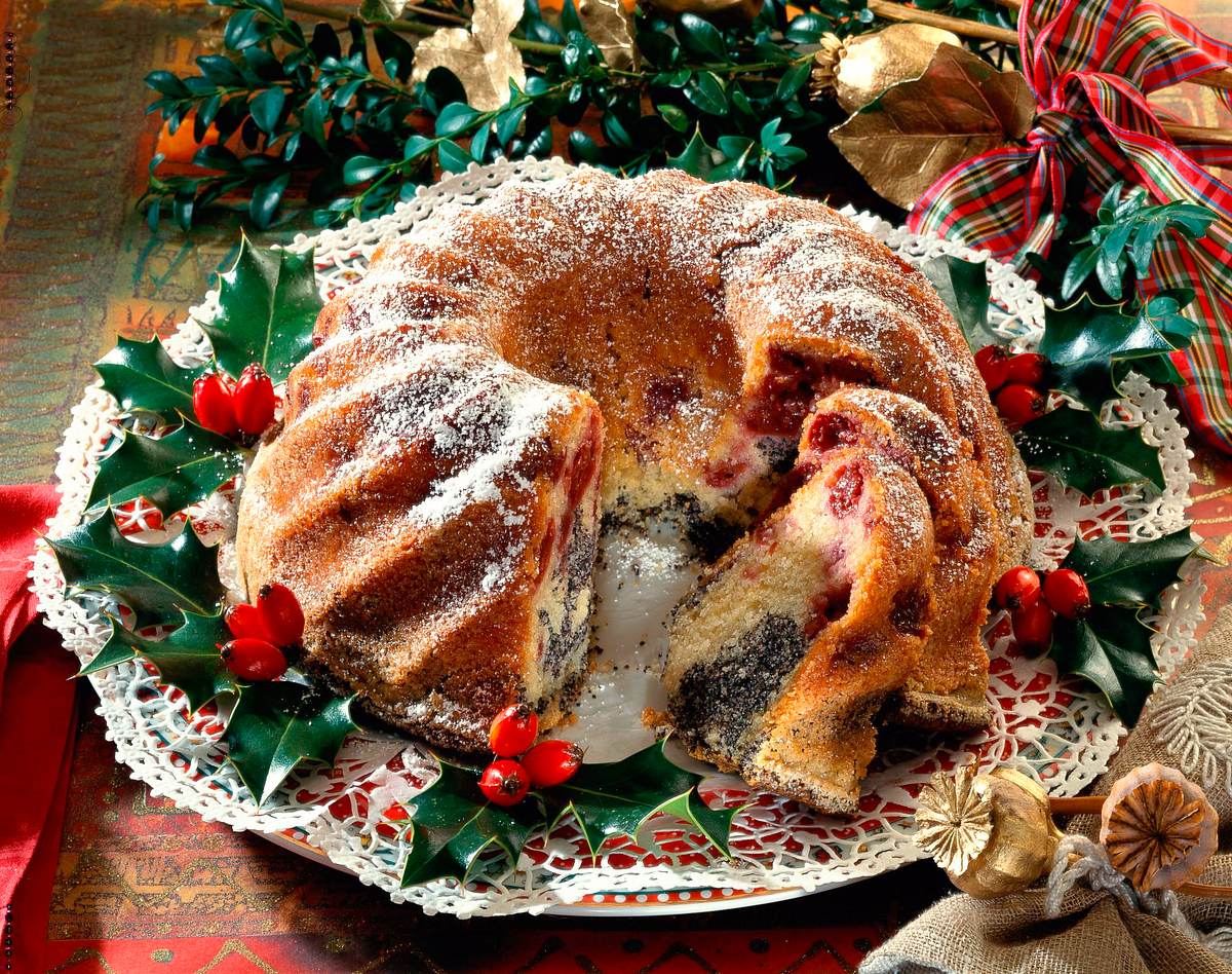 Mohn-Napfkuchen mit Kirschen Rezept