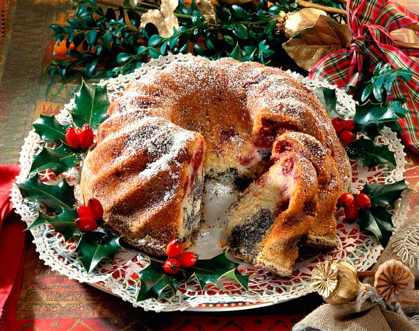 Mohn-Napfkuchen mit Kirschen Rezept