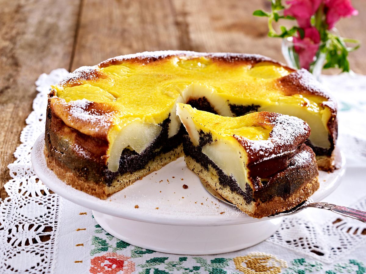 Mohn-Schmandkuchen mit Birnen Rezept