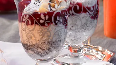 Mohncreme mit Punschkirschen Rezept - Foto: LECKER @ Bauer Media Group