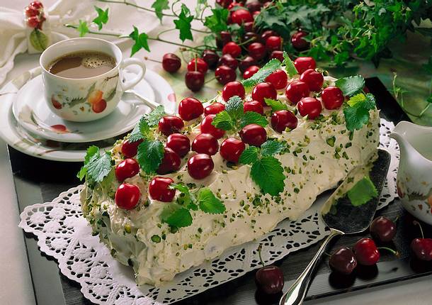 Mohnkuchen mit Kirschsahne Rezept