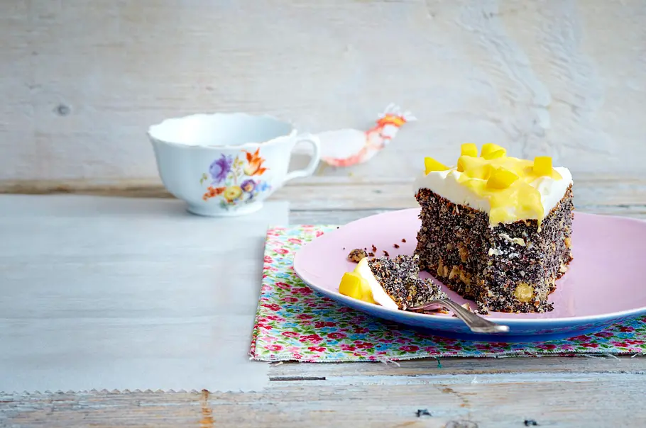 Mohnkuchen mit Mango-Vanille-Creme Rezept
