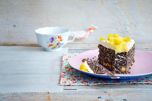 Mohnkuchen mit Mango-Vanille-Creme Rezept