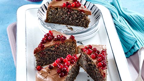 Mohnkuchen mit Schoko-Preiselbeer-Topping Rezept - Foto: House of Food / Bauer Food Experts KG