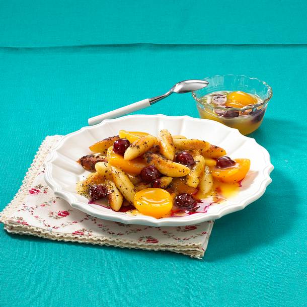 Mohnnudeln mit Aprikosenkompott Rezept Mohnnudeln mit Aprikosenkompott Rezept