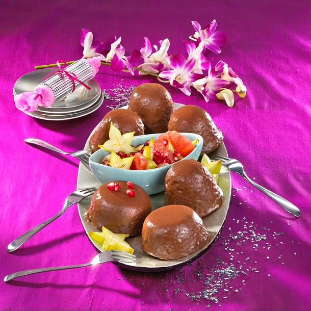 Mohr im Hemd mit exotischem Obstsalat Rezept Mohr im Hemd mit exotischem Obstsalat Rezept
