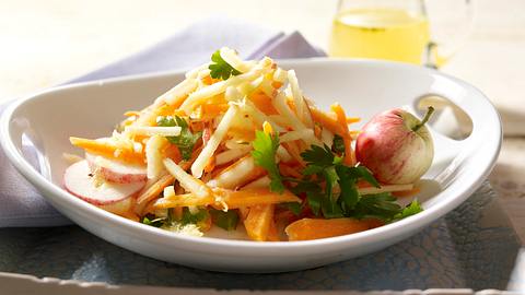Möhren-Apfel-Salat mit Ingwer-Dressing Rezept - Foto: House of Food / Bauer Food Experts KG