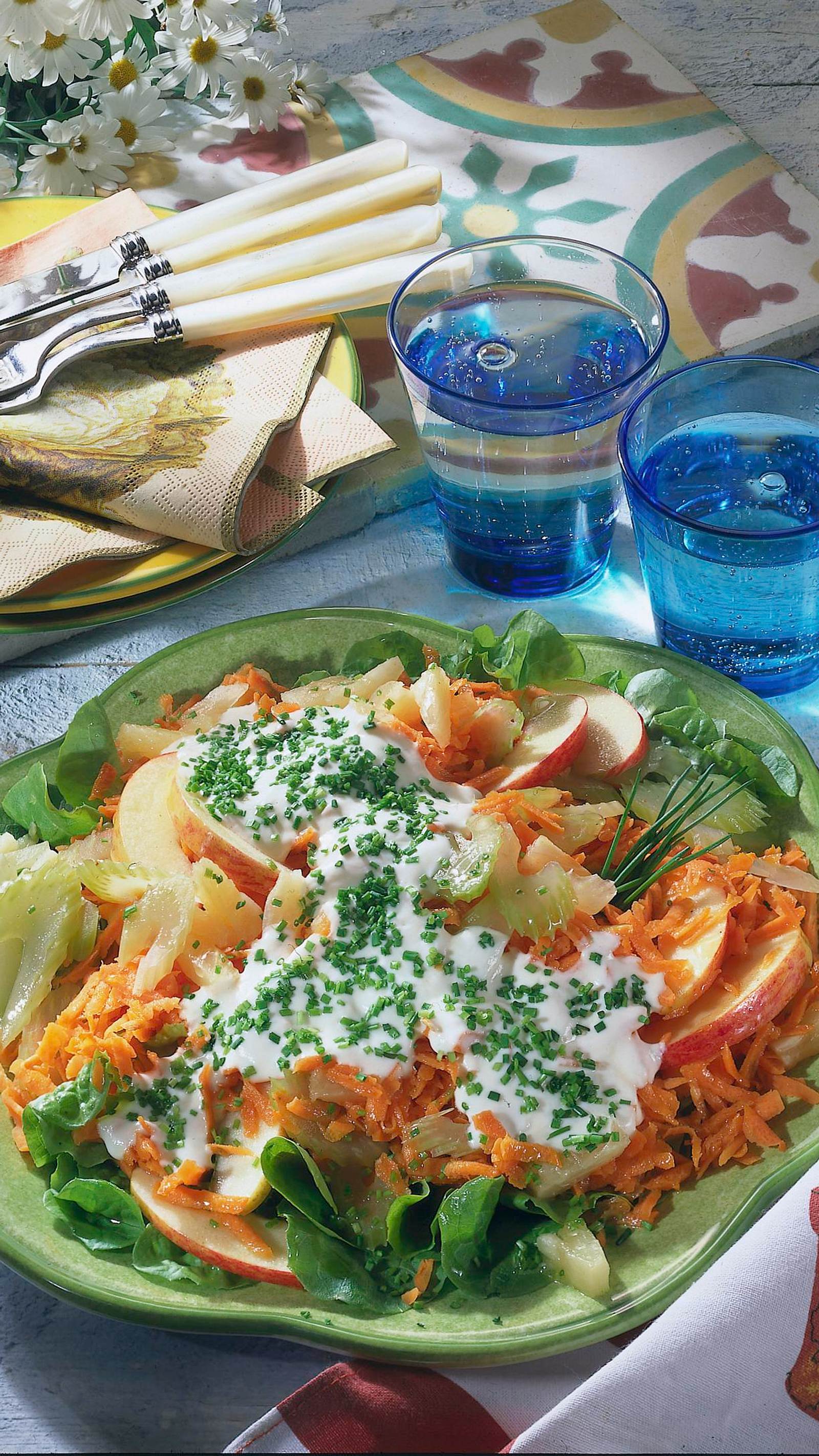 Möhren-Apfel-Staudensellerie-Salat Rezept