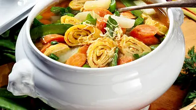 Möhren-Eintopf mit Käse-Flädle Rezept - Foto: LECKER @ Bauer Media Group