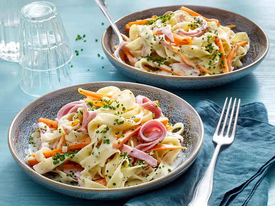 Möhren-Schinken-Pasta in Schnittlauchsoße Möhren-Schinken-Pasta in Schnittlauchsoße Rezept