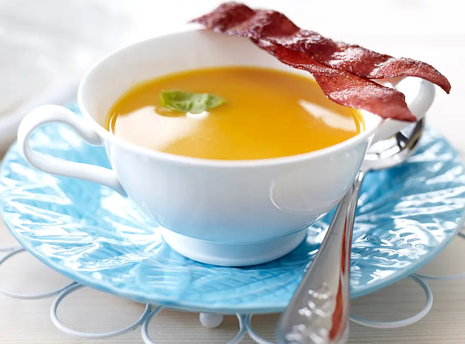 Möhren-Süßkartoffel-Süppchen mit Serrano-Schinken Rezept