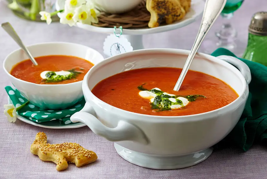 Möhren-Tomatensuppe mit Pesto Rezept Möhren-Tomatensuppe mit Pesto Rezept