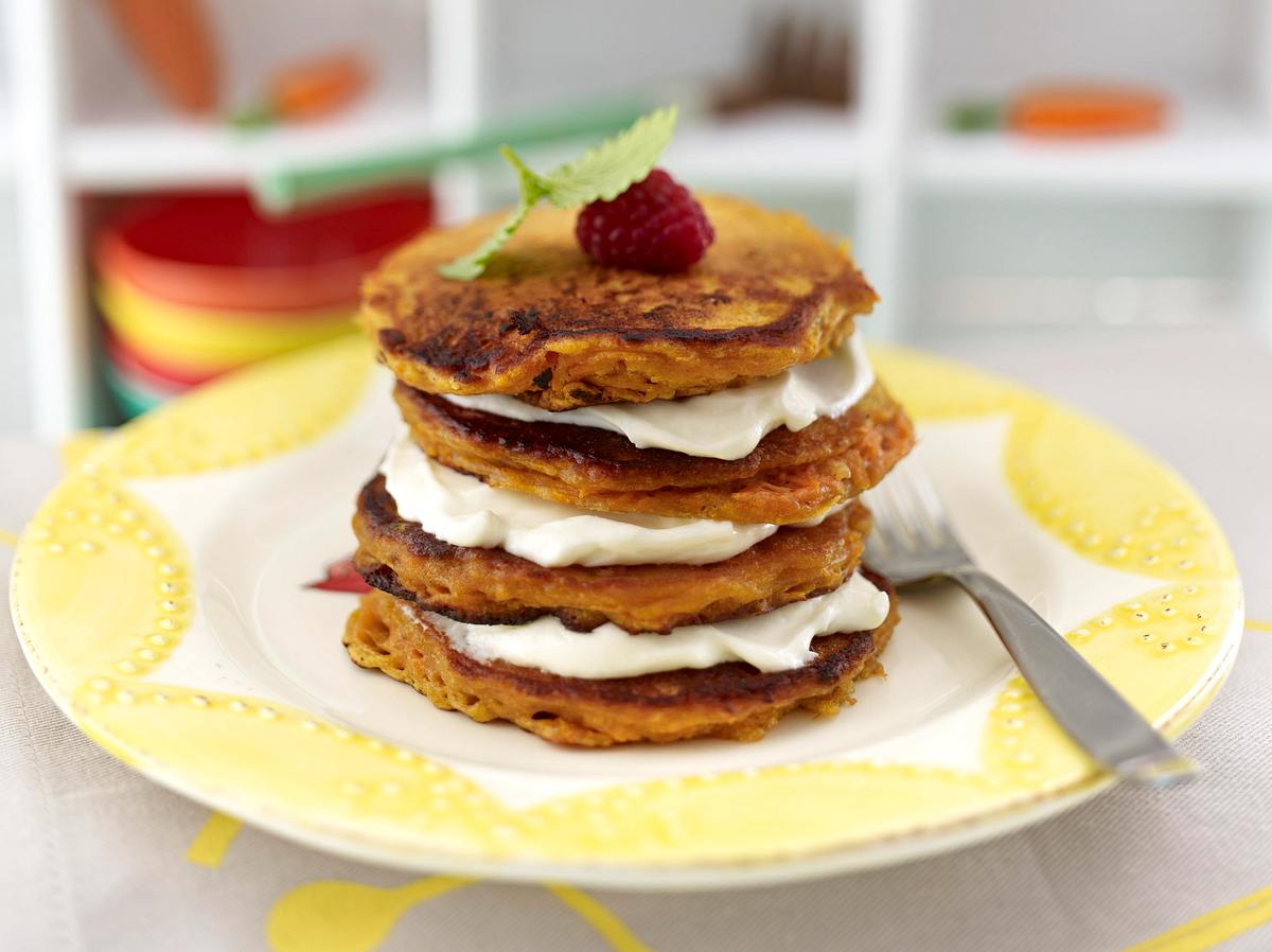 Möhrenkuchen-Pancakes mit Frischkäse-Frosting Rezept