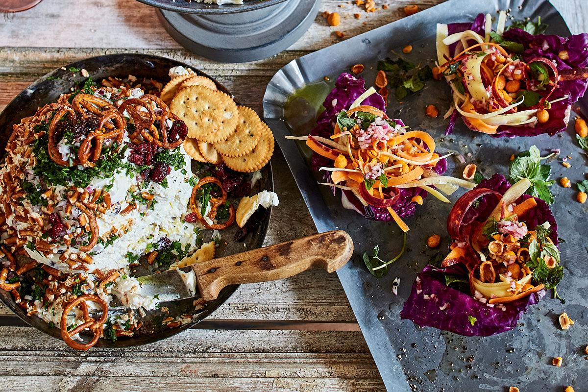 Möhrensalatmix im Rotkohlnest Rezept