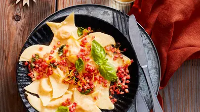 Mond und Sterne Ravioli mit Kürbis-Ricotta-Füllung Rezept - Foto: LECKER @ Bauer Media Group