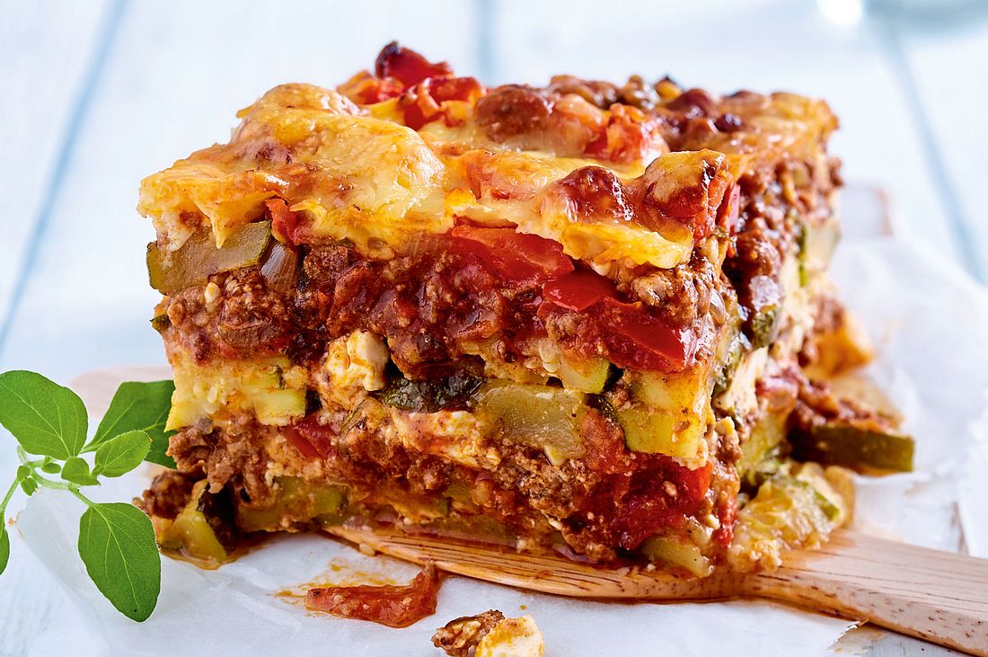 Moussaka mit zweierlei Käse Rezept | LECKER