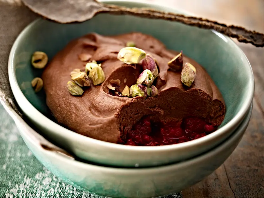 Mousse au Chocolat mit Himbeeren Rezept