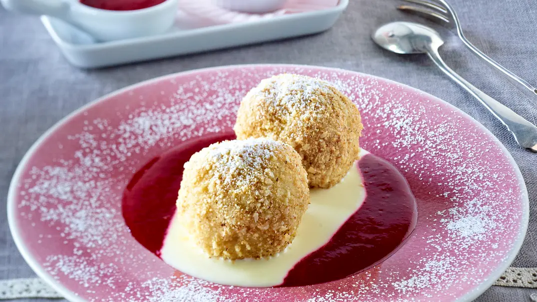 Mozartknödel mit zweierlei Soße Rezept - Foto: LECKER @ Bauer Media Group Mozartknödel mit zweierlei Soße Rezept - Foto: LECKER @ Bauer Media Group