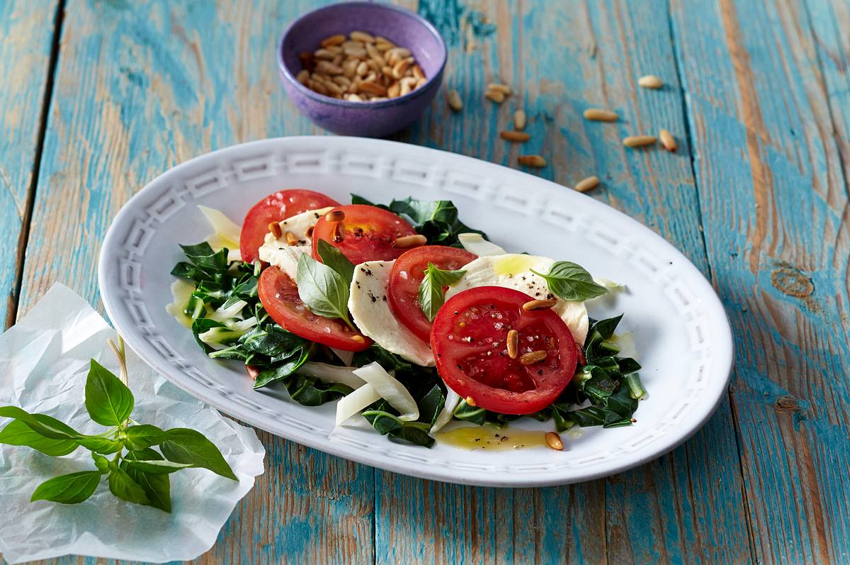 Mozzarella auf Mangold und Strauchtomaten Rezept