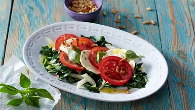 Mozzarella auf Mangold und Strauchtomaten Rezept - Foto: LECKER @ Bauer Media Group