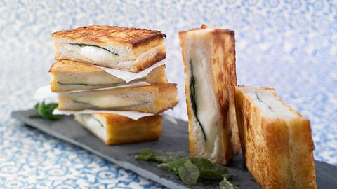 Mozzarella in Carrozza Rezept - Foto: Pretscher, Tillmann