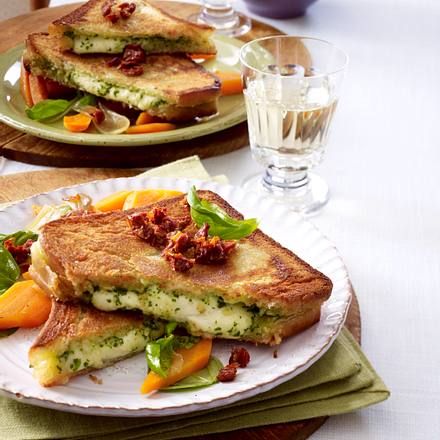 Mozzarella-Schnitzel mit Möhren-Schalotten-Gemüse Rezept Mozzarella-Schnitzel mit Möhren-Schalotten-Gemüse Rezept