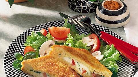 Mozzarella-Toast gefüllt mit Tomaten, Mozzarella und Champignons Rezept - Foto: Neckermann