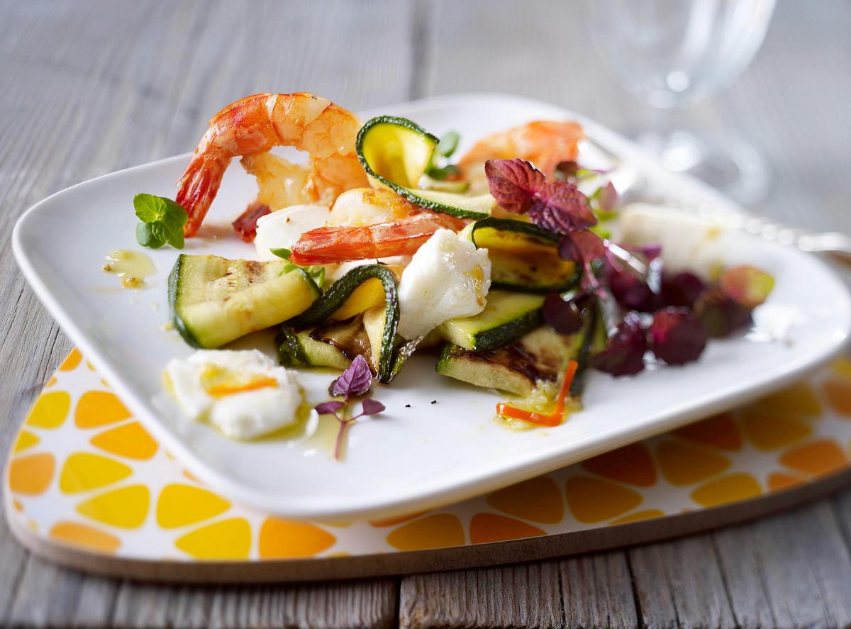 Mozzarella-Zucchini-Antipasti mit Garnelen Rezept