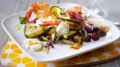 Mozzarella-Zucchini-Antipasti mit Garnelen Rezept - Foto: House of Food / Bauer Food Experts KG