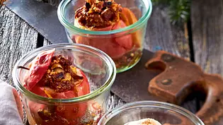Muckeliger Bratapfel mit Keks Rezept - Foto: LECKER @ Bauer Media Group Muckeliger Bratapfel mit Keks Rezept - Foto: LECKER @ Bauer Media Group