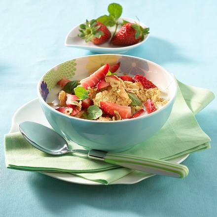 Müsli mit Flakes und Erdbeeren Rezept Müsli mit Flakes und Erdbeeren Rezept