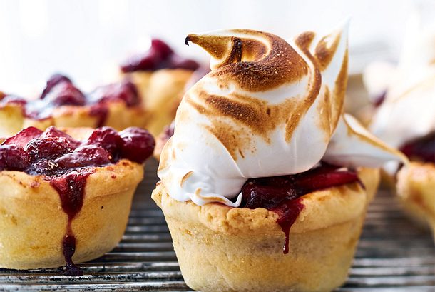 Muffinpies mit Cranberry-Apfelkompott Rezept Muffinpies mit Cranberry-Apfelkompott Rezept