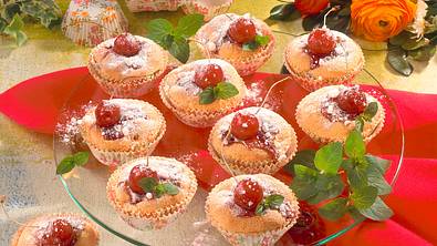Muffins mit Kirschen Rezept - Foto: LECKER @ Bauer Media Group