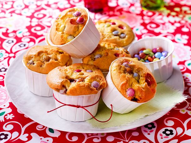 Muffins mit bunten Schokolinsen Rezept Muffins mit bunten Schokolinsen Rezept