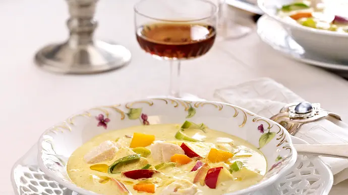 Mulligatawny Soup (Indische Currysuppe mit Hähnchen, Apfel und Mango) Rezept - Foto: LECKER @ Bauer Media Group