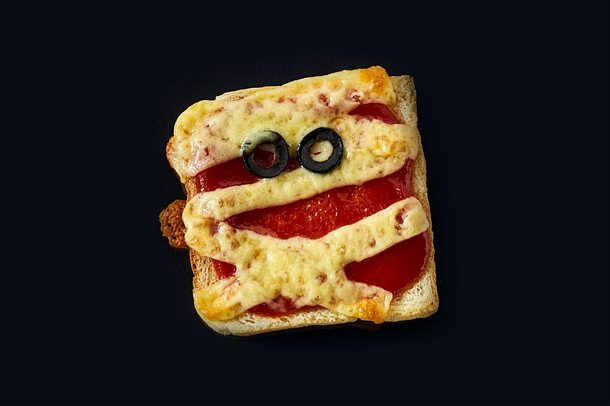 Mumie auf Toast Rezept Mumie auf Toast Rezept