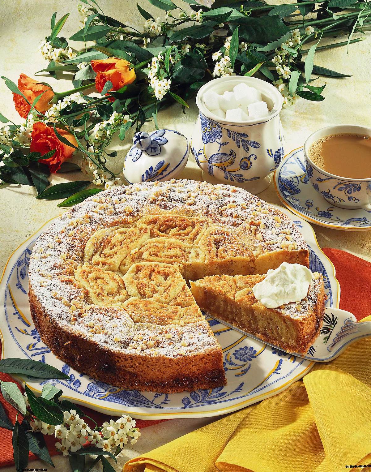 Mürbeteig-Schneckenkuchen mit Marzipanfüllung Rezept