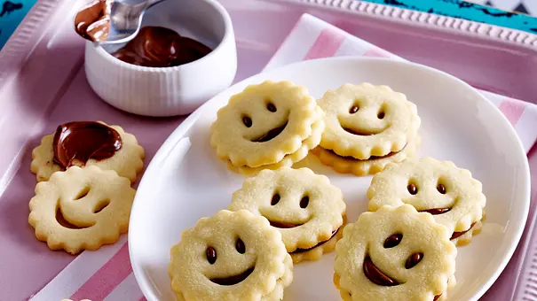 Mürbeteig Smileys Rezept - Foto: LECKER @ Bauer Media Group Mürbeteig Smileys Rezept - Foto: LECKER @ Bauer Media Group