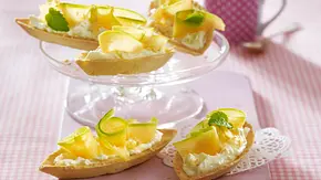 Mürbeteigschiffchen mit Kokoscreme und Melone Rezept - Foto: LECKER @ Bauer Media Group