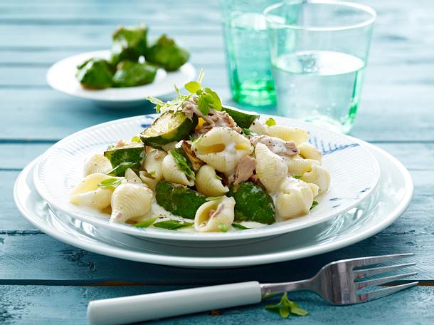 Muschelnudeln mit Minikürbis und cremiger Thunfischsoße Rezept Muschelnudeln mit Minikürbis und cremiger Thunfischsoße Rezept