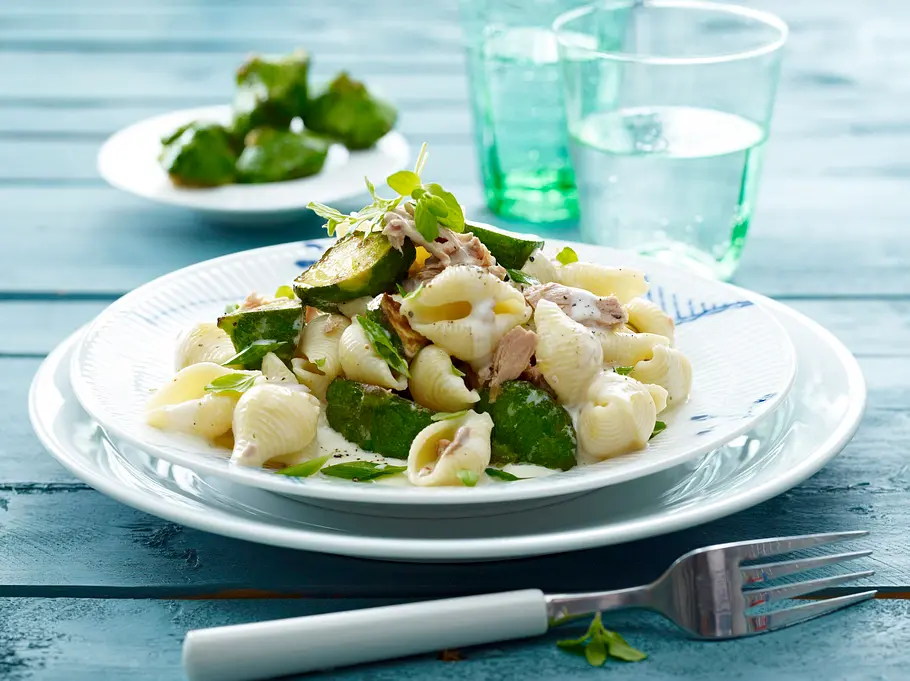 Muschelnudeln mit Minikürbis und cremiger Thunfischsoße Rezept Muschelnudeln mit Minikürbis und cremiger Thunfischsoße Rezept