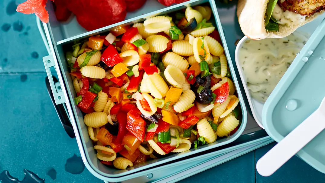 Muschelnudelsalat Rezept - Foto: LECKER @ Bauer Media Group Muschelnudelsalat Rezept - Foto: LECKER @ Bauer Media Group