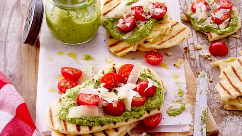 Naan-Brot mit Tomaten-Pesto Rezept - Foto: House of Food / Bauer Food Experts KG